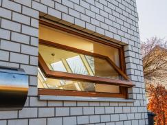 Schwingflügelfenster geöffnet