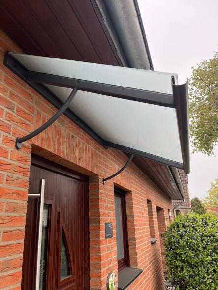 Haustürüberdachung Milchglas