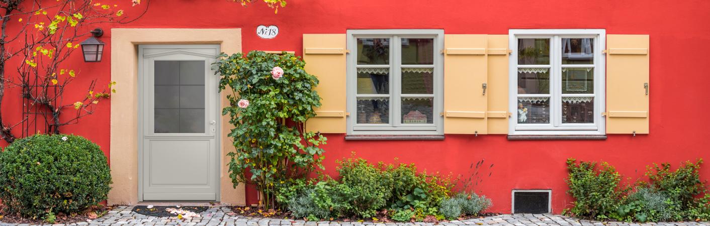 Header Aktion klassische Holz-Haustüren